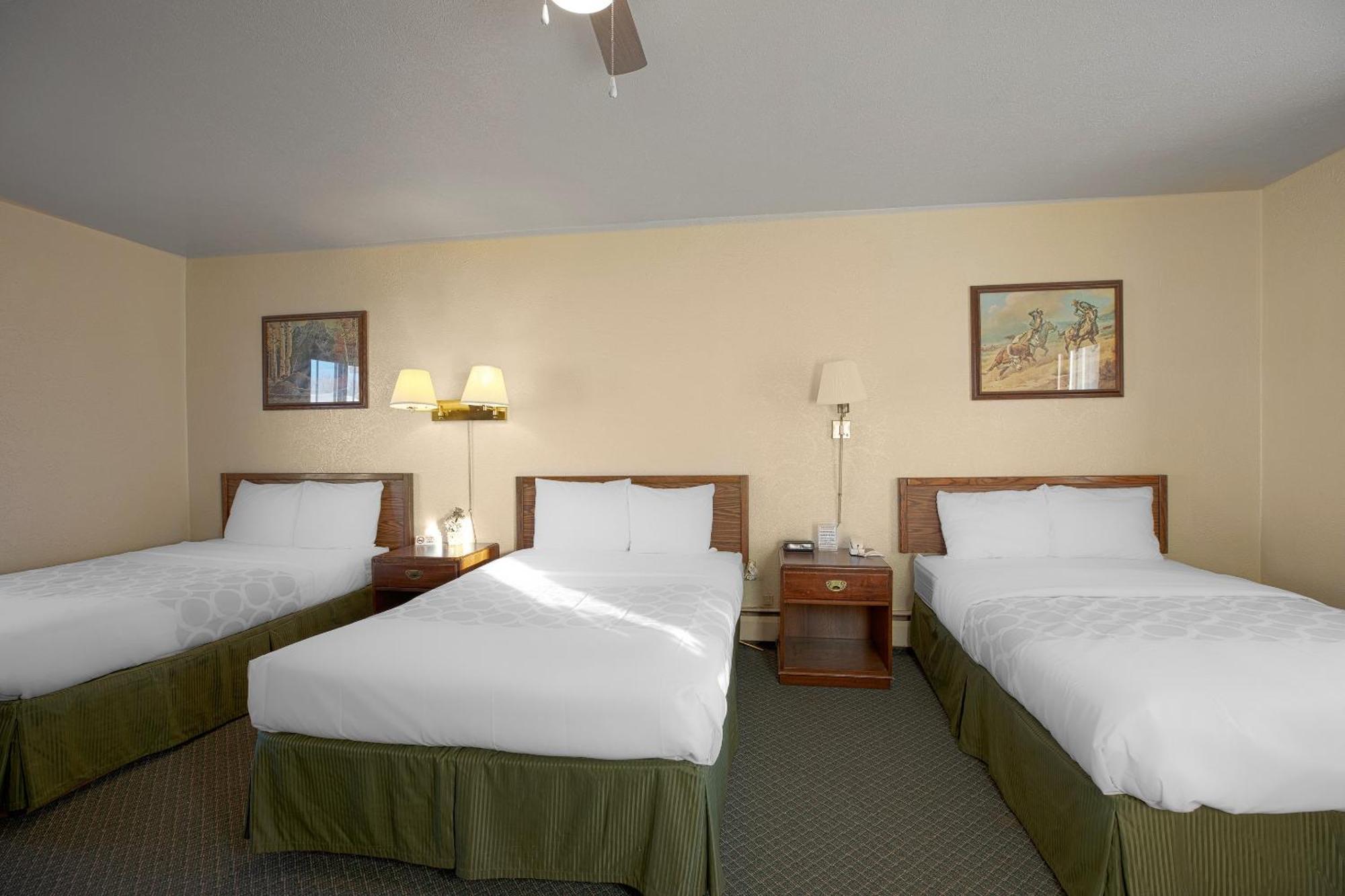 Love Hotels Silver Street By Oyo At Hurley Wi Exterior foto