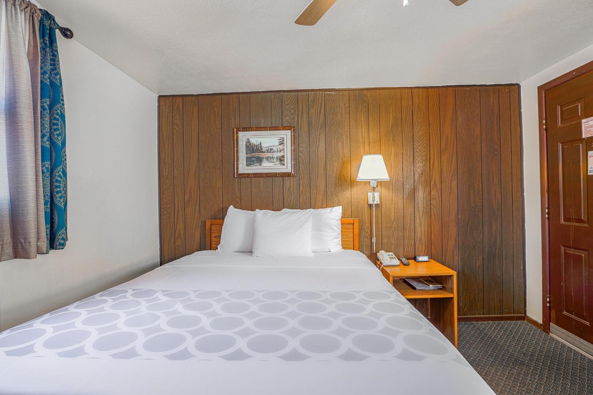 Love Hotels Silver Street By Oyo At Hurley Wi Exterior foto