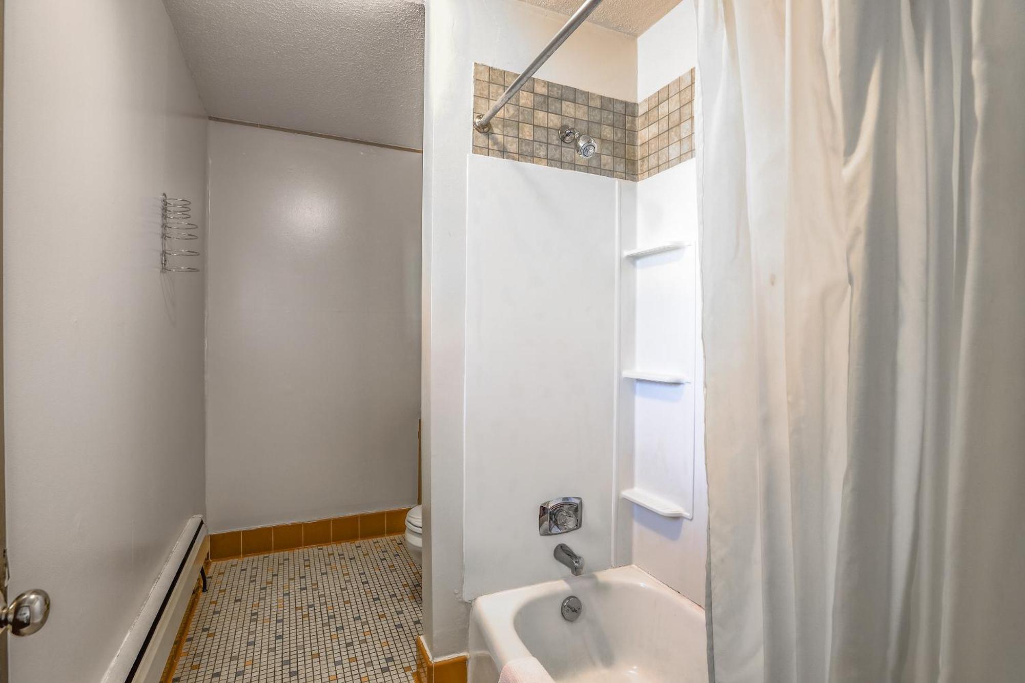 Love Hotels Silver Street By Oyo At Hurley Wi Exterior foto