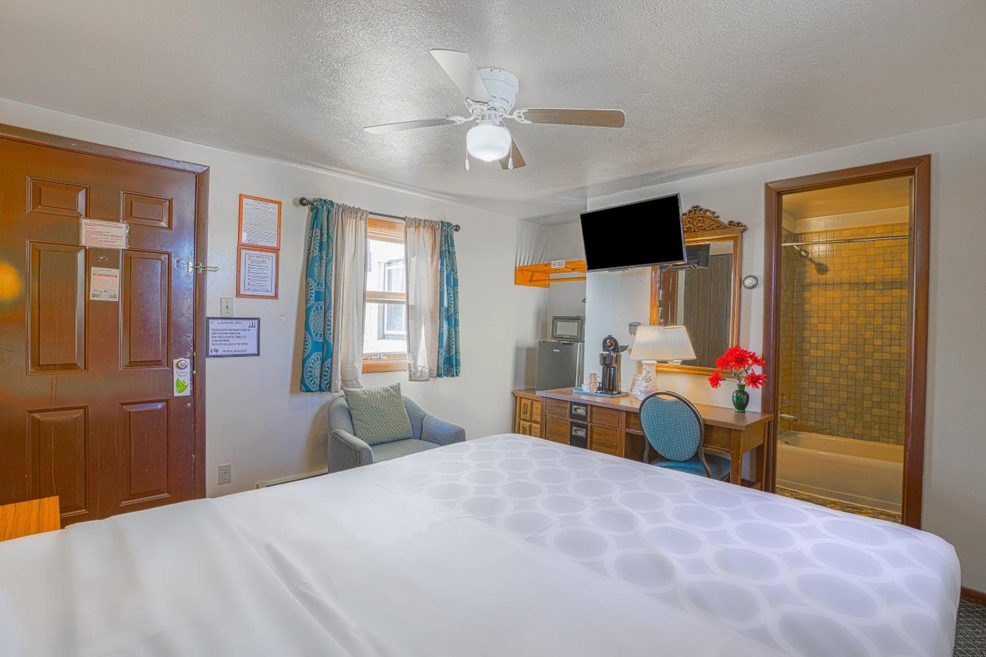 Love Hotels Silver Street By Oyo At Hurley Wi Exterior foto