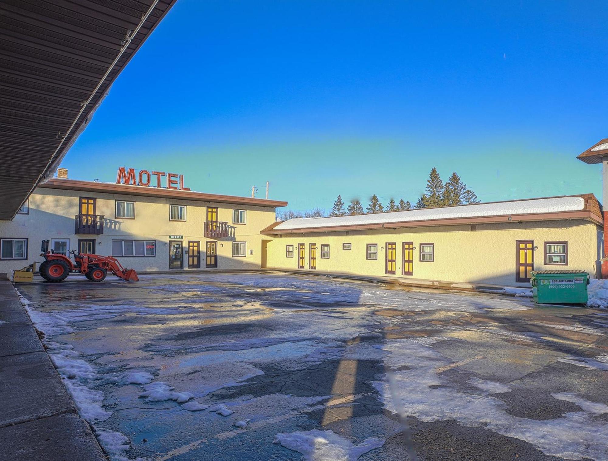 Love Hotels Silver Street By Oyo At Hurley Wi Exterior foto