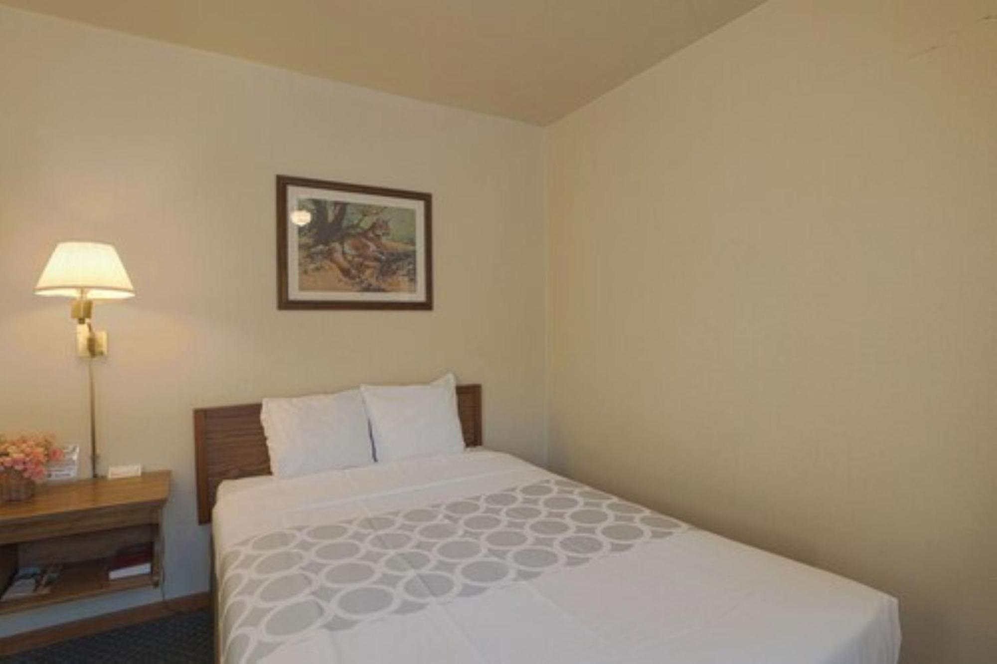 Love Hotels Silver Street By Oyo At Hurley Wi Exterior foto